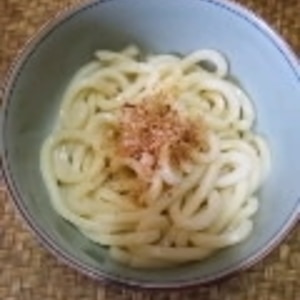 鰹節の釜揚げうどん